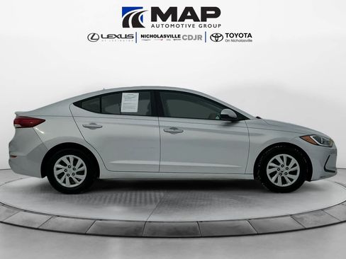 Used 2018 Hyundai Elantra SE w/ Cargo Package image 6