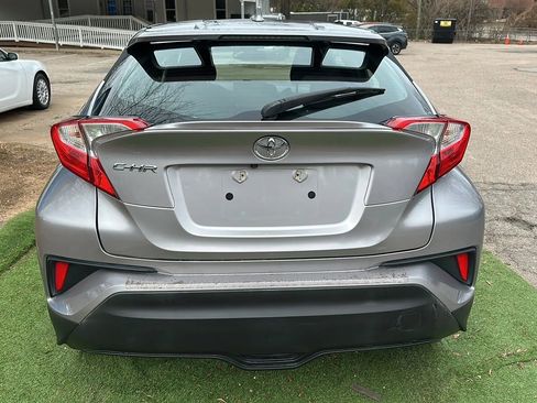 Used 2018 Toyota C-HR XLE image 7