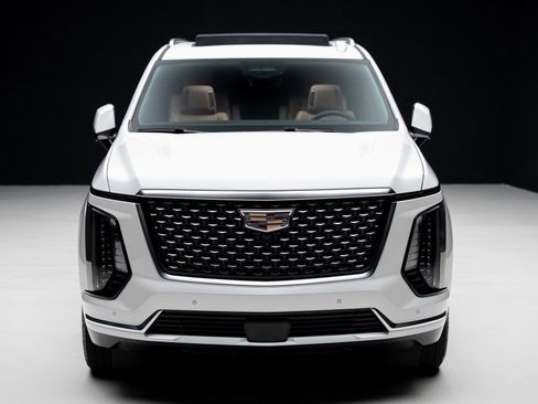 Used 2025 Cadillac Escalade Premium Luxury w/ Touring Package image 5