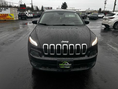 Used 2017 Jeep Cherokee Sport image 3