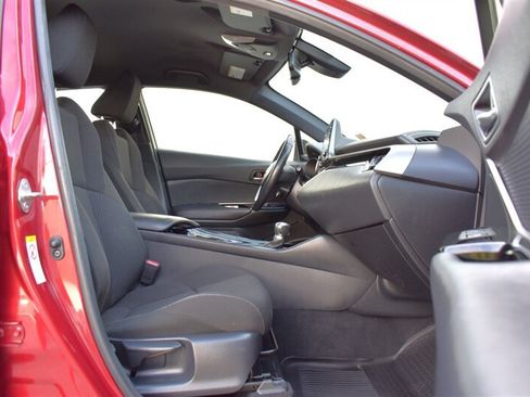 Used 2019 Toyota C-HR XLE FWD image 28