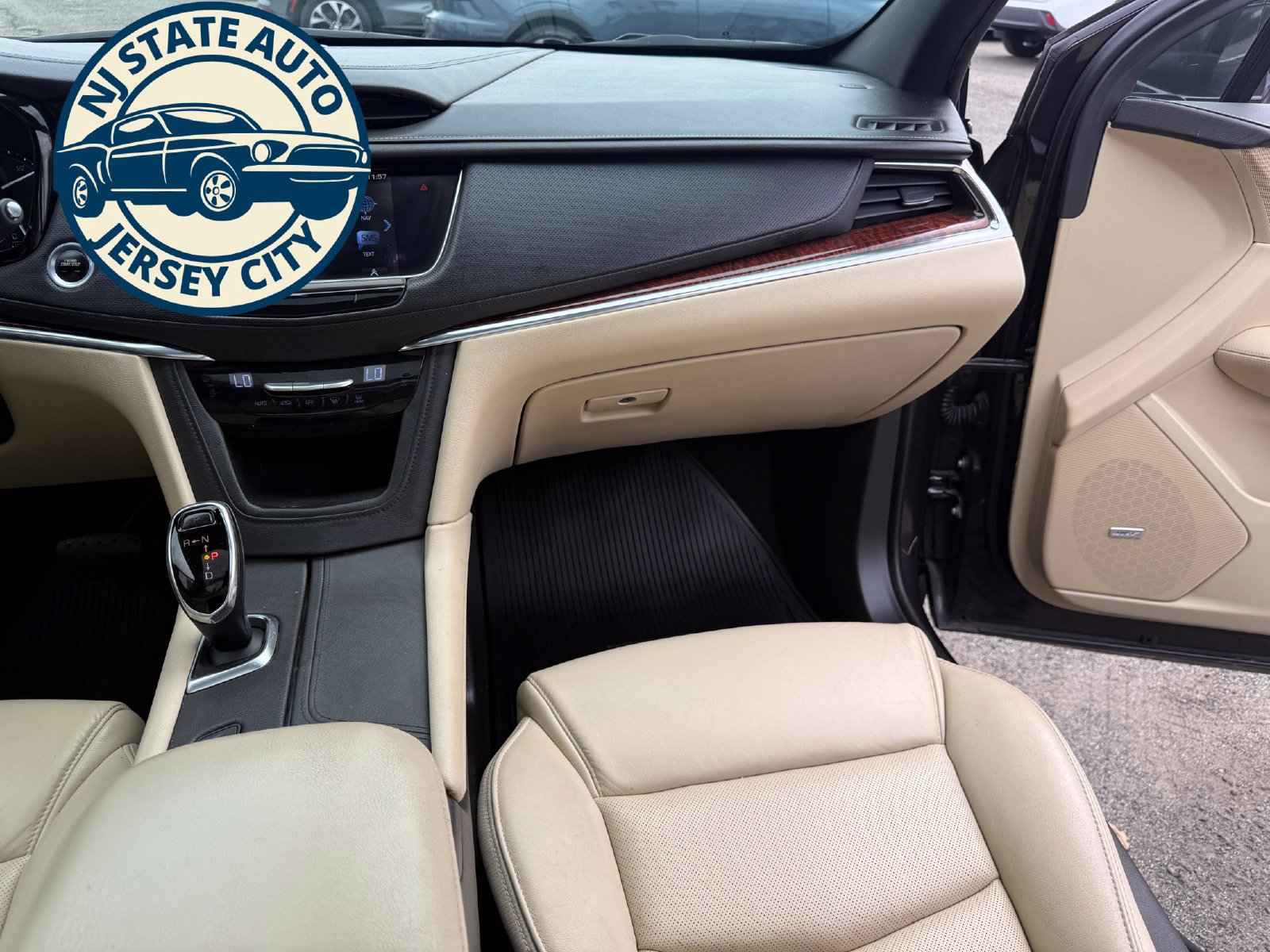 Used 2018 Cadillac XT5 Premium Luxury w/ Driver Assist Package AWD/4WD image 21