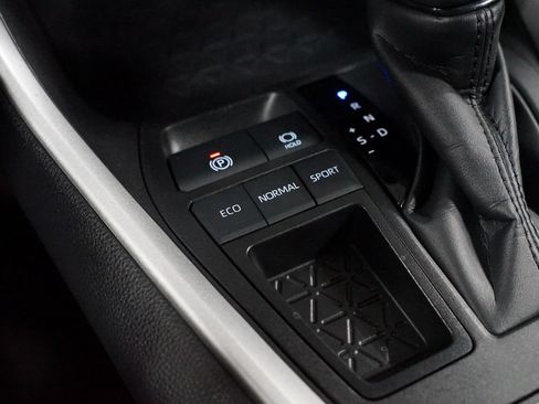 Certified 2025 Toyota RAV4 XLE FWD image 22