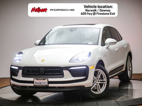 Certified 2023 Porsche Macan AWD/4WD image 1