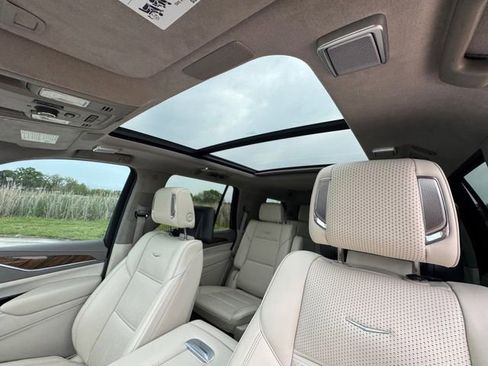 Used 2023 Cadillac Escalade Sport Platinum w/ LPO, Floor Liner Package AWD/4WD image 27