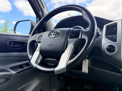 Used 2014 Toyota Tacoma 4x4 Double Cab w/ Limited Package image 9