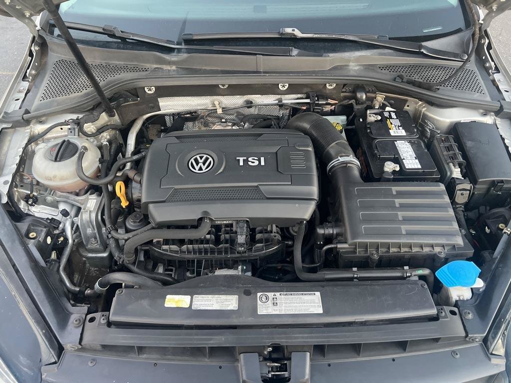 Used 2015 Volkswagen Golf S FWD image 9