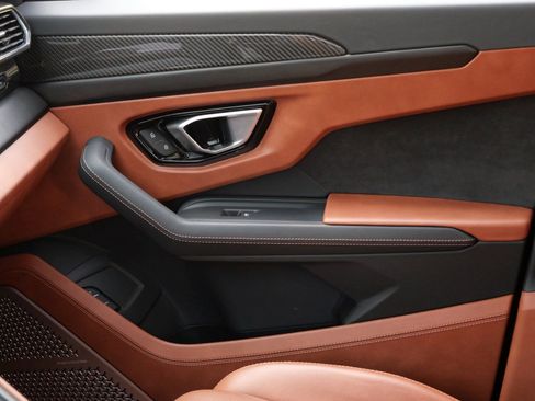 Used 2023 Lamborghini Urus S image 17