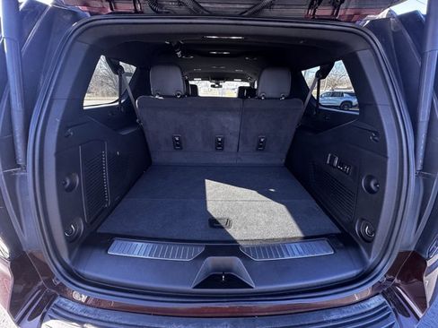 Used 2022 Chevrolet Suburban Z71 w/ Luxury Package image 9