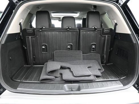 Used 2025 Nissan Pathfinder Platinum FWD image 22