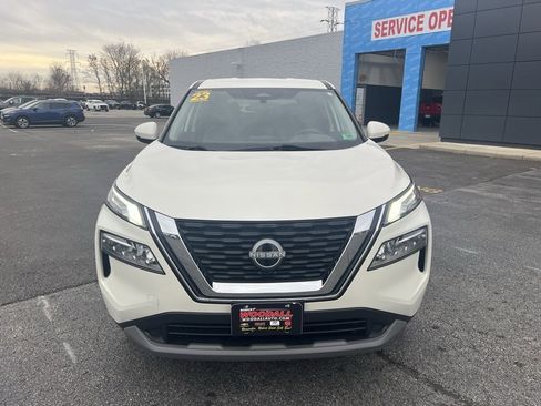 Used 2023 Nissan Rogue SV image 2