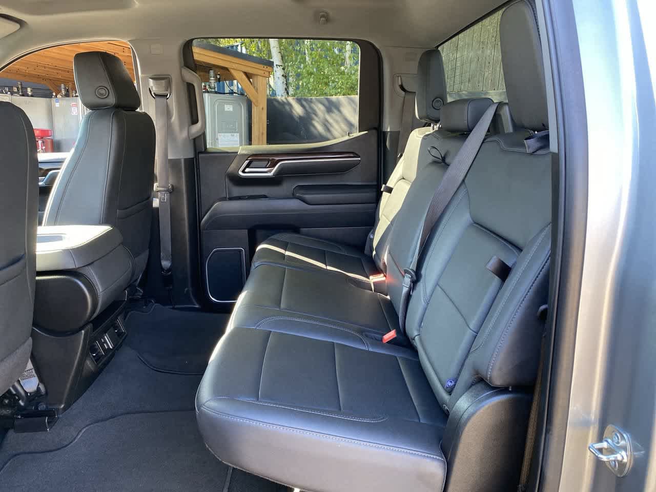 Used 2025 GMC Sierra 1500 SLT AWD/4WD image 16
