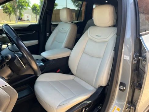 Used 2023 Cadillac XT6 Sport w/ Technology Package AWD/4WD image 15