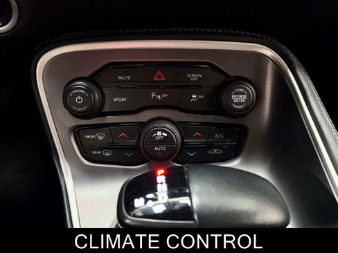 Used 2022 Dodge Challenger R/T w/ Blacktop Package image 21