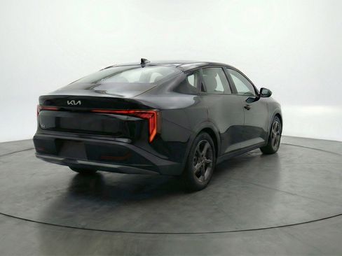 Used 2025 Kia K4 LXS image 9