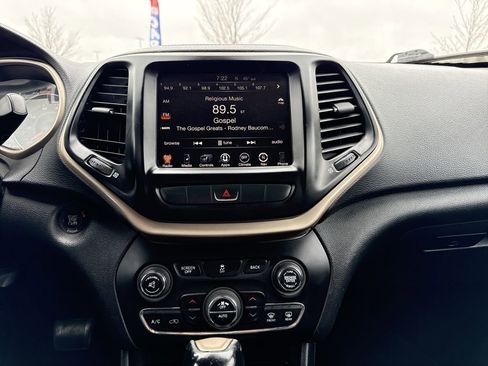Used 2014 Jeep Cherokee Limited w/ Trailer Tow Group AWD/4WD image 16