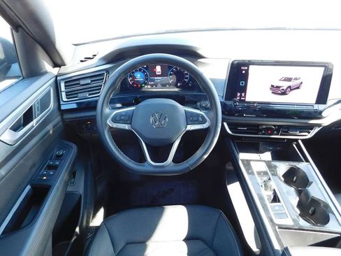 Used 2025 Volkswagen Atlas Cross Sport SE image 14