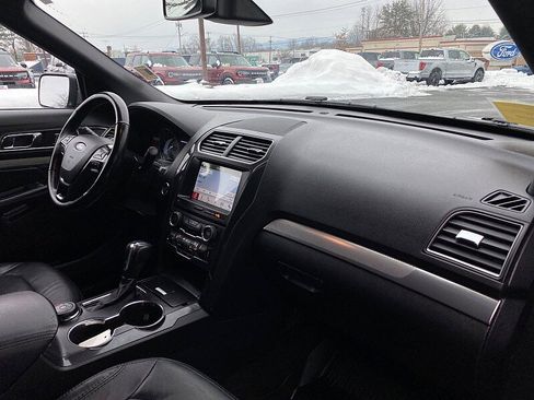 Certified 2018 Ford Explorer XLT w/ Equipment Group 202A image 28