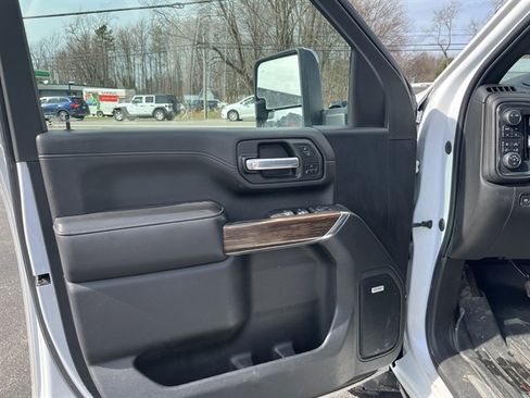 Used 2021 Chevrolet Silverado 2500 High Country w/ Z71 Off-Road Package image 16