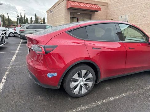 Used 2021 Tesla Model Y Long Range image 9