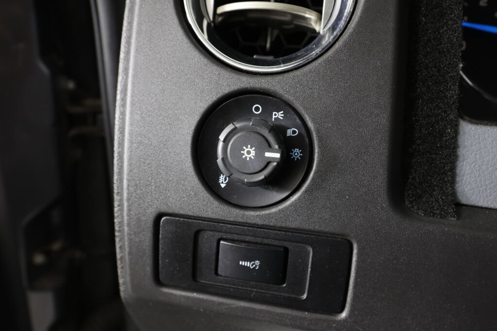 Used 2013 Ford F150 XLT w/ Luxury Equipment Group AWD/4WD image 31