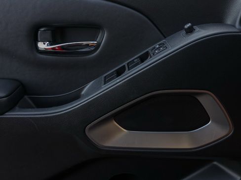 Used 2023 Nissan Frontier SV image 23