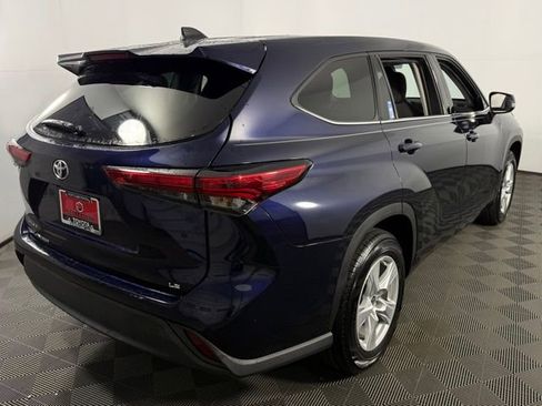 Used 2022 Toyota Highlander LE image 8