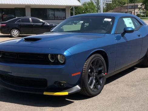 Used 2022 Dodge Challenger R/T w/ Blacktop Package image 4