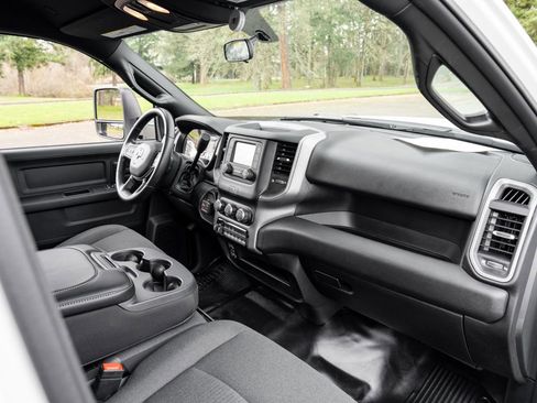 Used 2024 RAM 5500 Tradesman w/ Chrome Appearance Group image 20