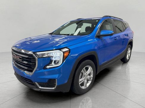 Used 2024 GMC Terrain SLE w/ Driver Convenience Package image 4