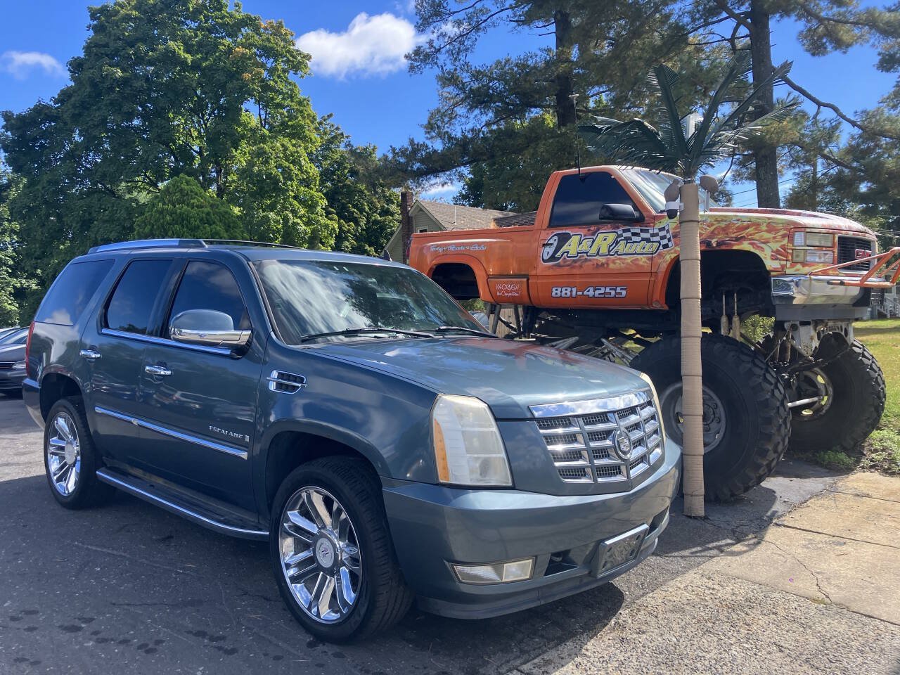 Used 2008 Cadillac Escalade AWD image 2