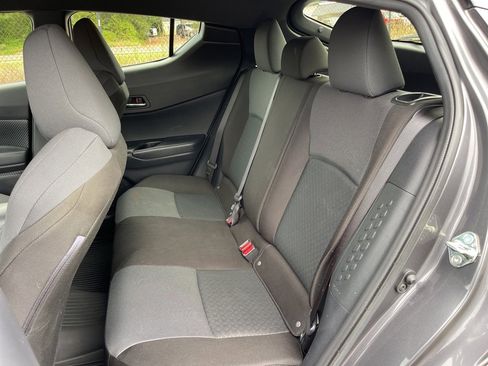 Used 2022 Toyota C-HR XLE image 19