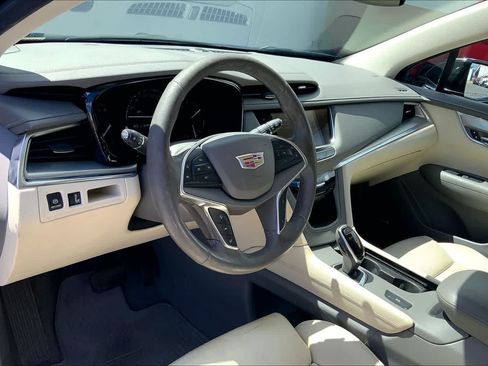 Used 2017 Cadillac XT5 Luxury w/ Driver Awareness Package FWD image 2