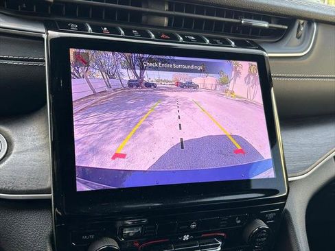 Certified 2024 Jeep Grand Cherokee L Limited image 27