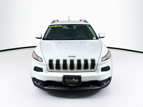 Used 2017 Jeep Cherokee Latitude w/ Safety/Convenience Group FWD image 2