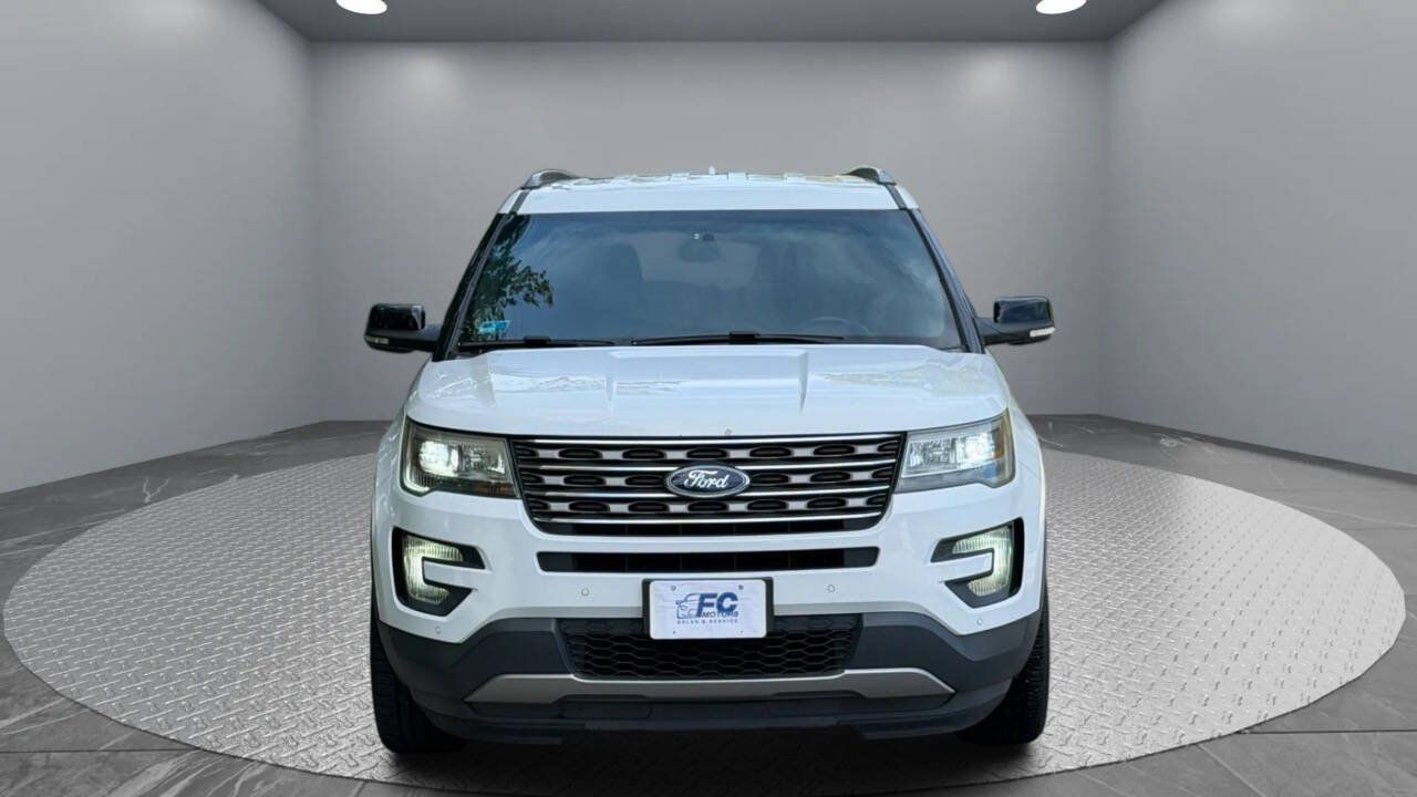 Used 2017 Ford Explorer XLT w/ Equipment Group 202A FWD image 2