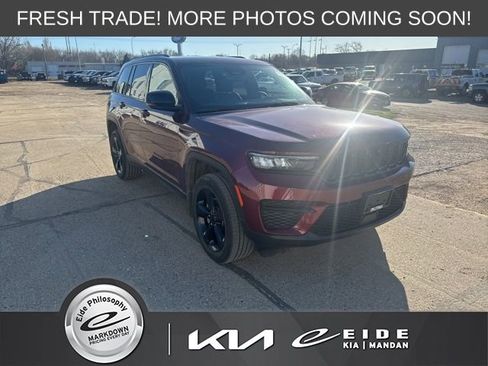 Used 2023 Jeep Grand Cherokee Altitude image 1