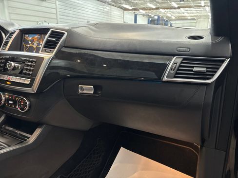 Used 2015 Mercedes-Benz ML 63 AMG 4MATIC image 27