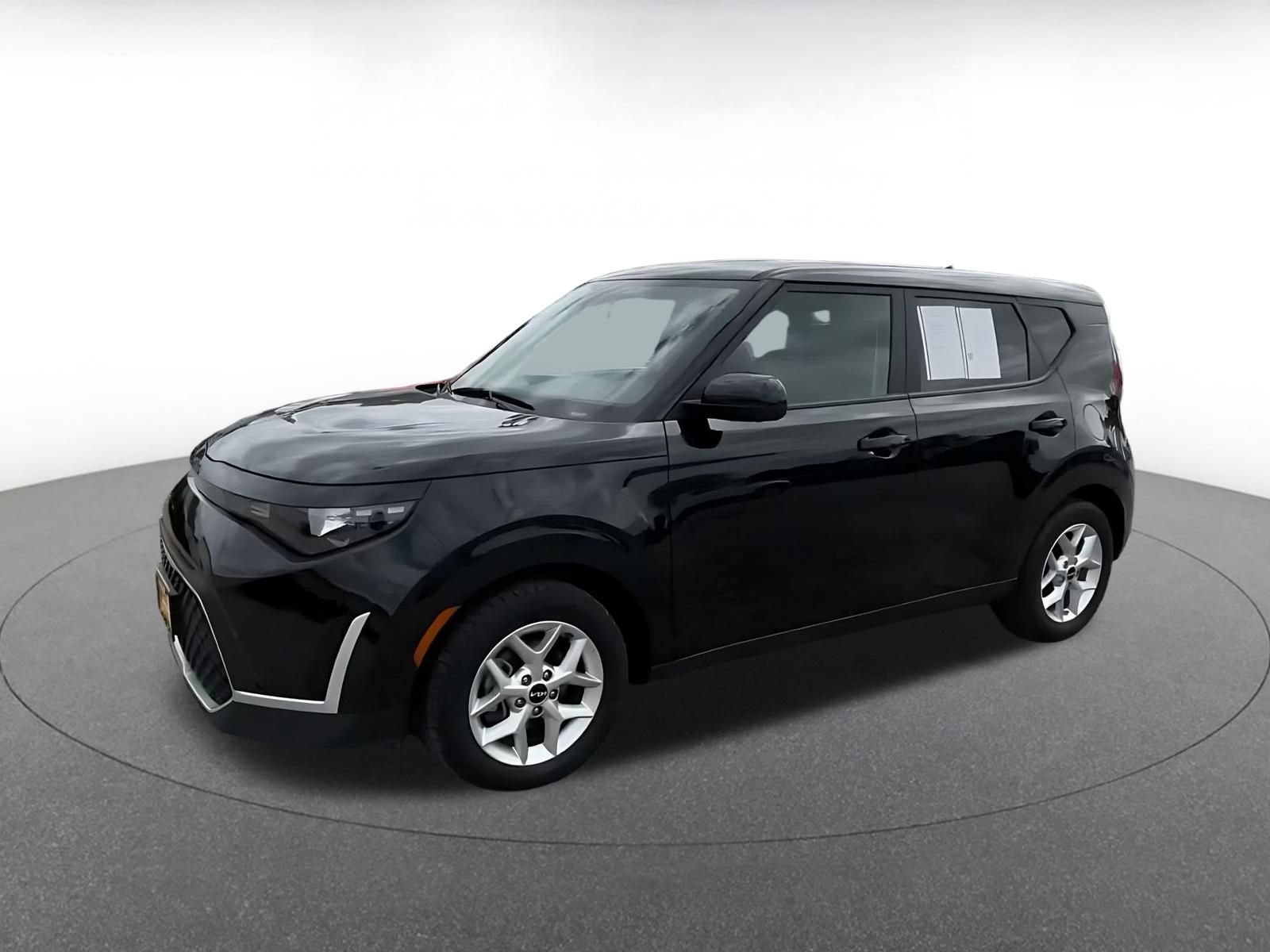 Used 2025 Kia Soul LX w/ LX Technology Package FWD image 7