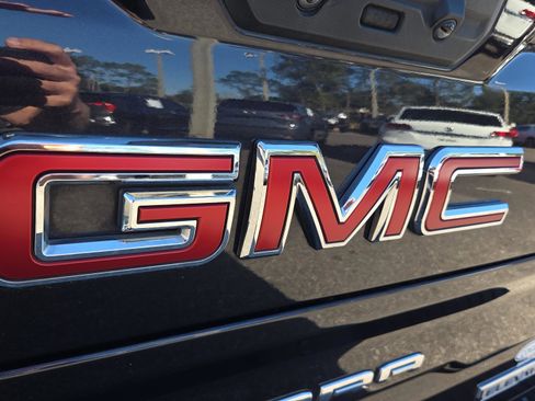 Used 2022 GMC Sierra 1500 Elevation w/ Elevation Premium Package image 16