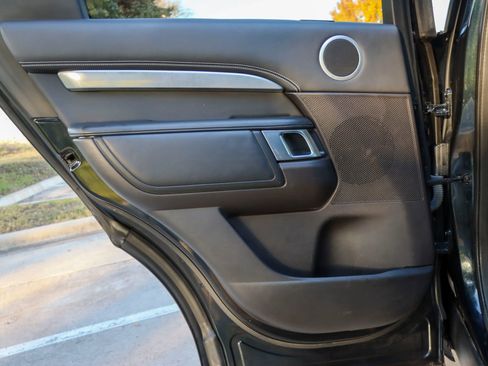 Used 2017 Land Rover Discovery First Edition image 12