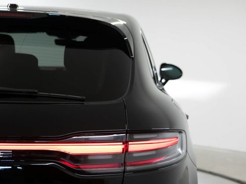 Used 2022 Porsche Macan AWD/4WD image 37