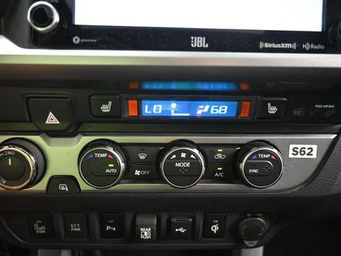 Used 2022 Toyota Tacoma Limited AWD/4WD image 20