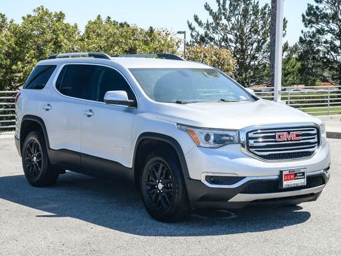 Used 2018 GMC Acadia SLT FWD image 3