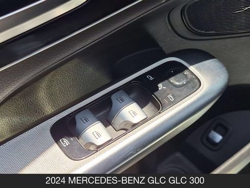Used 2024 Mercedes-Benz GLC 300 4MATIC image 25