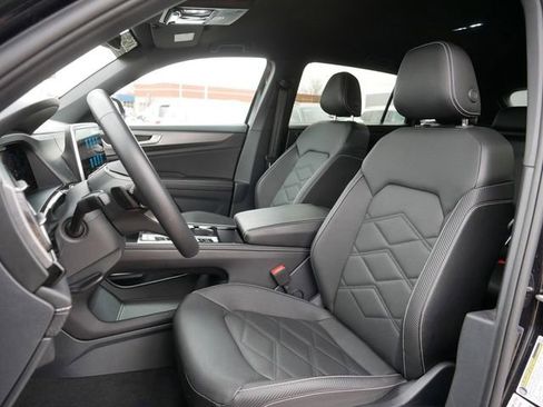 Certified 2025 Volkswagen Atlas Cross Sport SE FWD image 15