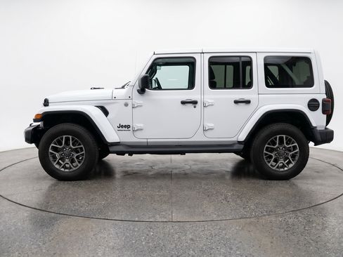 Used 2025 Jeep Wrangler Sahara image 5