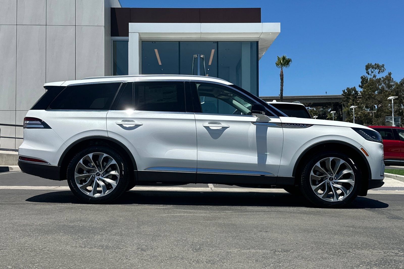 New 2026 Lincoln Aviator Reserve w/ Illumination Package RWD image 2