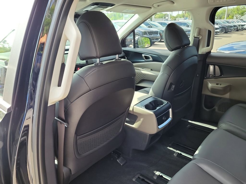 New 2026 Kia Carnival FWD image 16