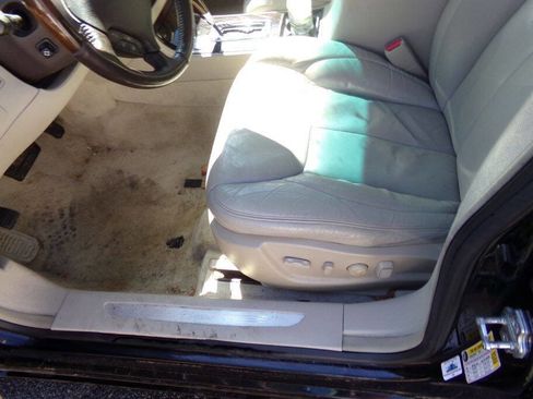 Used 2010 Cadillac DTS Premium w/ Driver Awareness Package FWD image 10